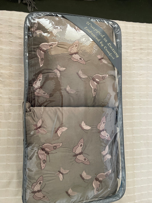 Cushion 1+2+2